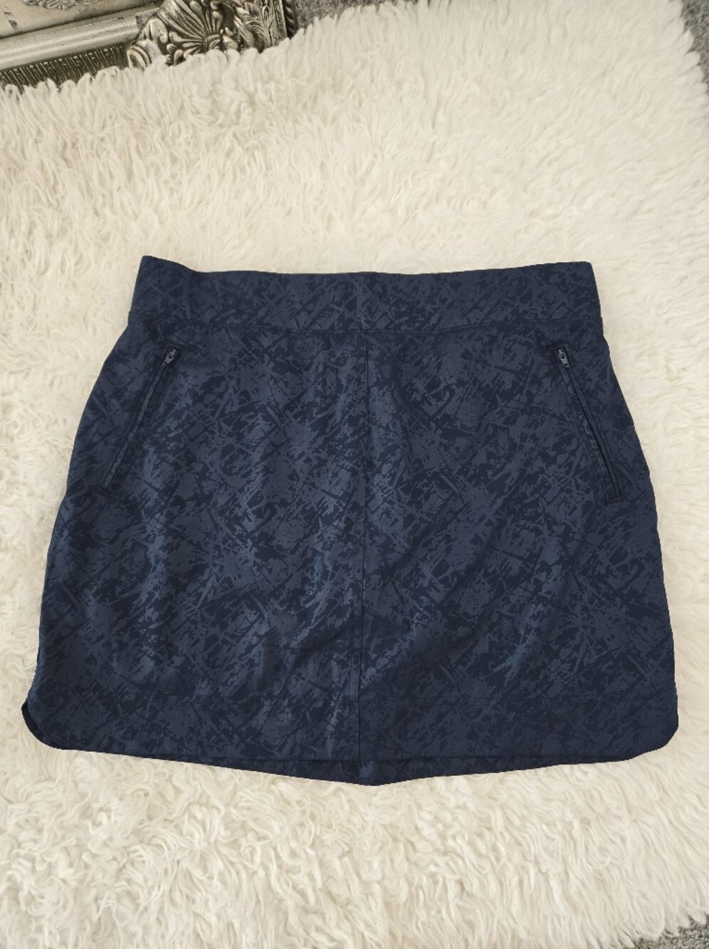 Orvis Shattered Glass embossed texture Pull-On Travel Skort. Blue. Size Large.